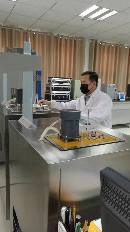 开封市质监检验中心 以技术之盾护航疫情防控，筑牢纺织品服装质量防线